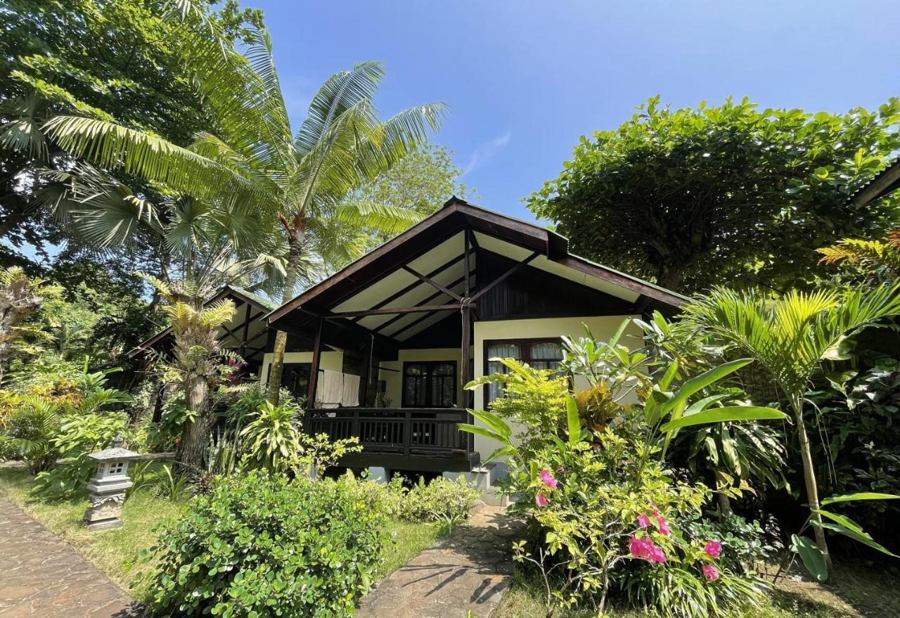 The Village Bunaken Exterior photo