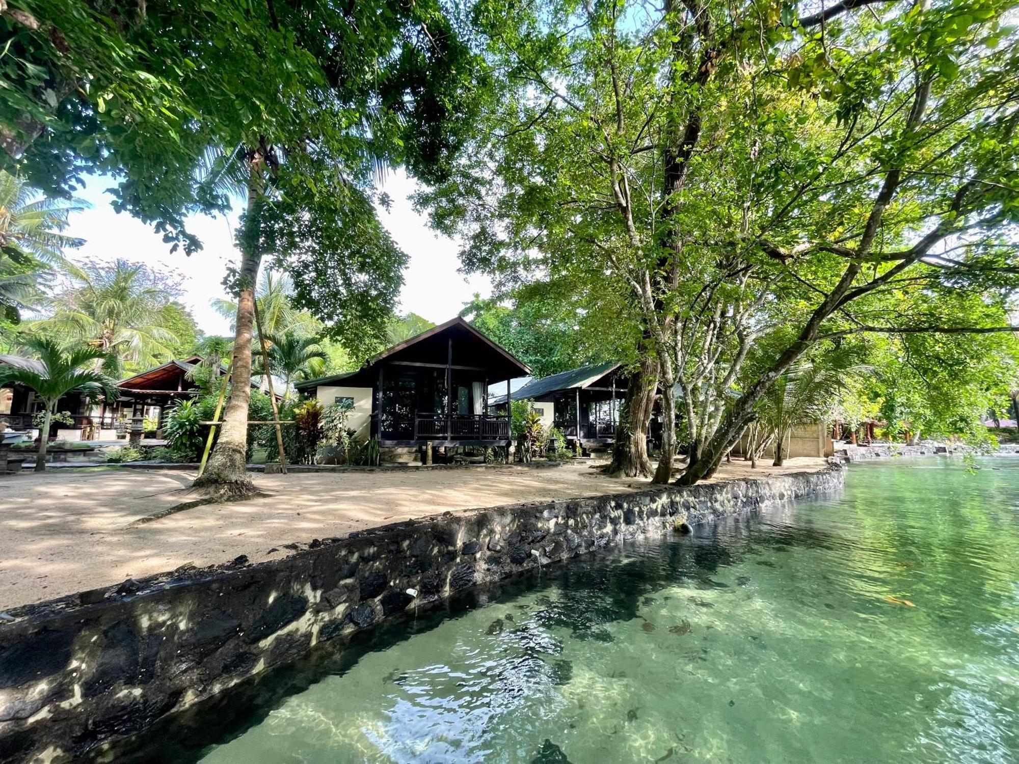 The Village Bunaken Exterior photo